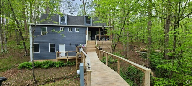 Building Photo - Short-Term Rental - Less than 10mins from ...