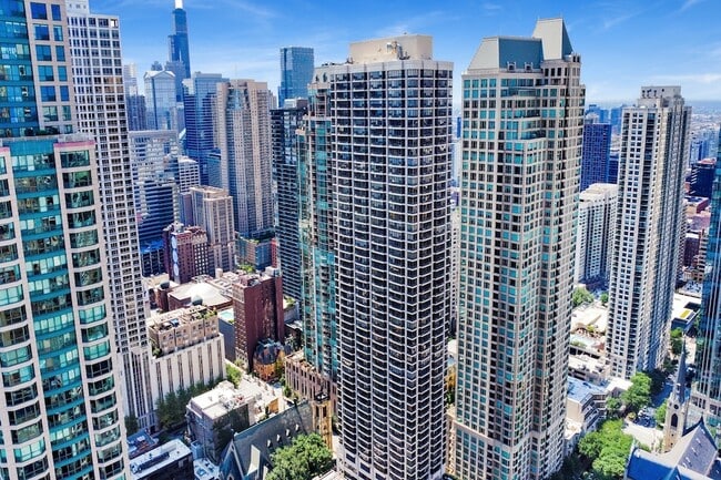 Photo - 30 E Huron St Unidad 3206