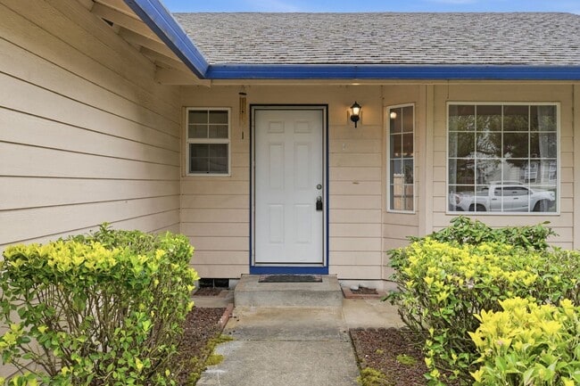 Photo - 313 S Nectarine St