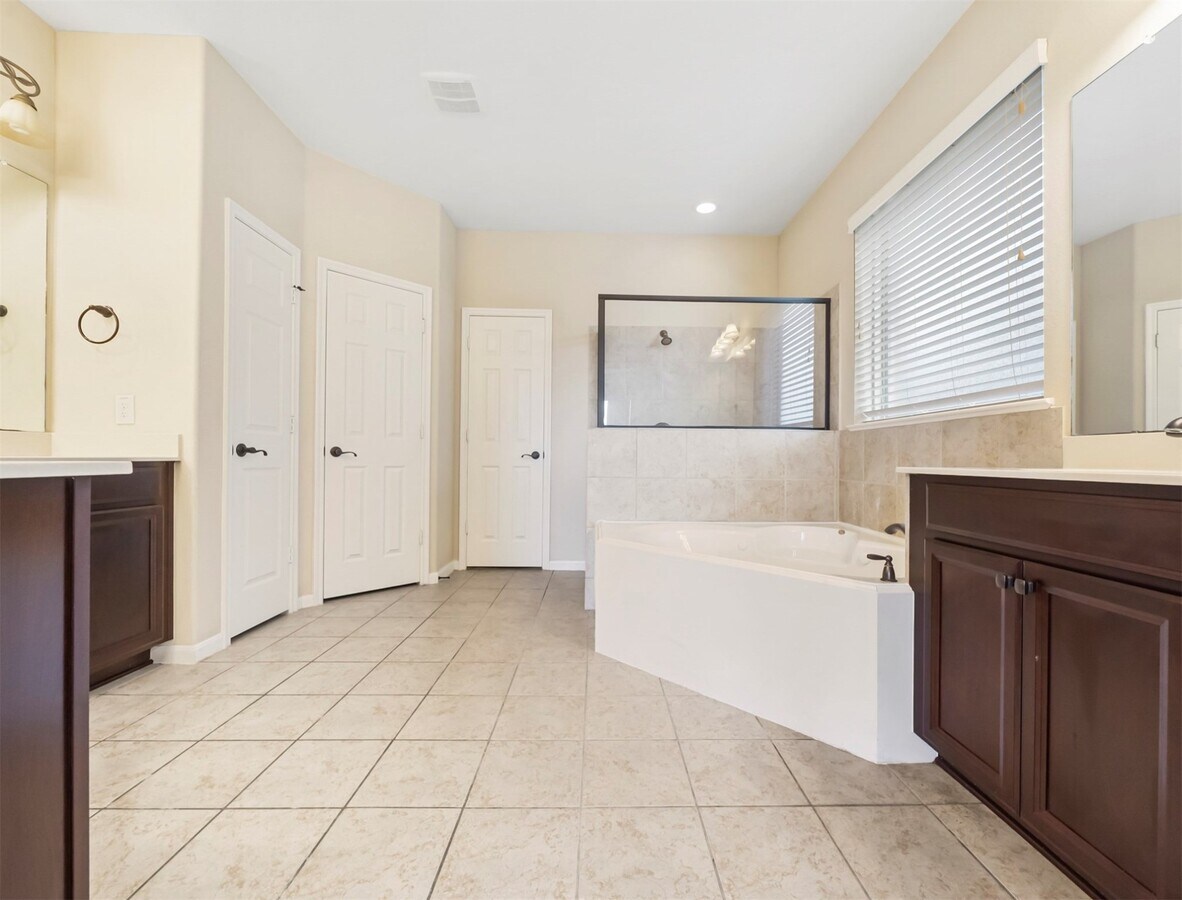 Photo - 4919 Blackwater Ln