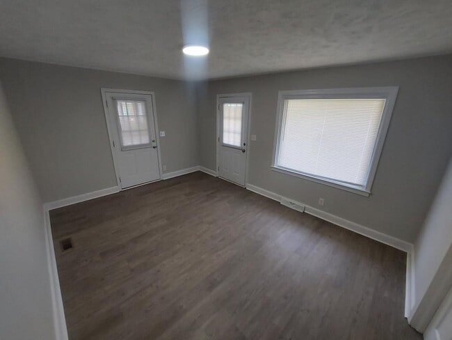 Photo - 414 E Peachtree Dr