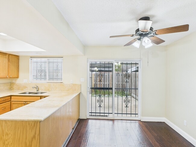 Photo - 6416 Bankside Dr Unidad 42