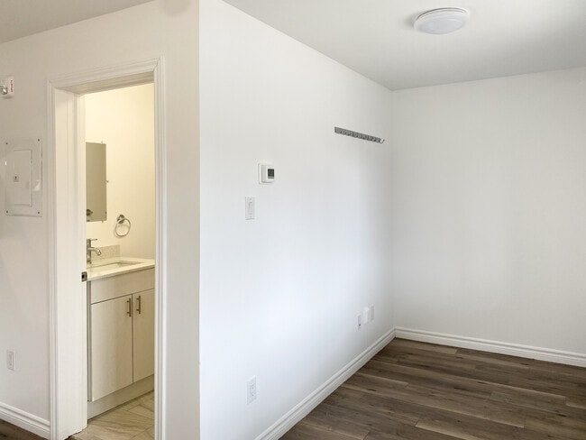 Building Photo - 630 Cummings Ave Unit 113