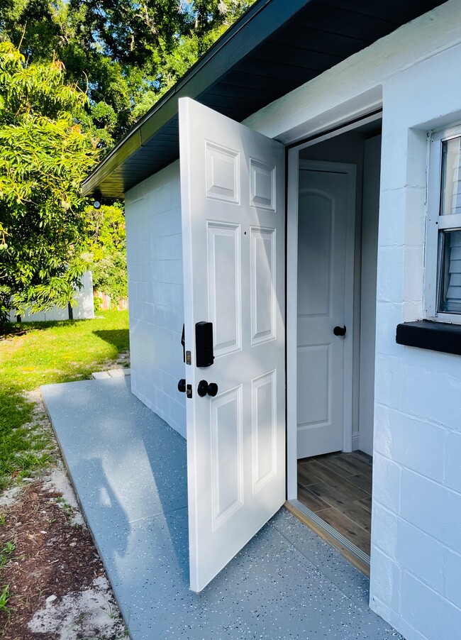 Building Photo - Glen Ave  Efficiency Unit 1