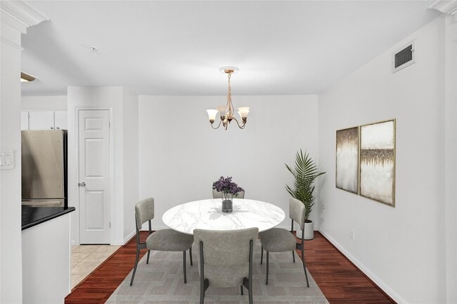 Photo - 3231 Allen Pkwy Unidad 5307