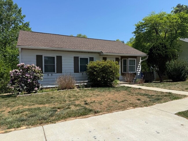 Photo - Cute 3 Bedroom, 2 Bath Home Near Asheville Mall