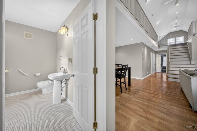 Photo - 2340 Court St