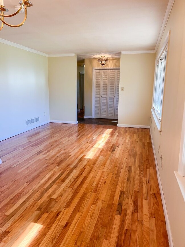 Photo - 2117 Clairmont Dr