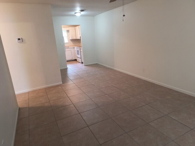 Photo - 3395 GreenBriar Triplex Apartamento Unidad B