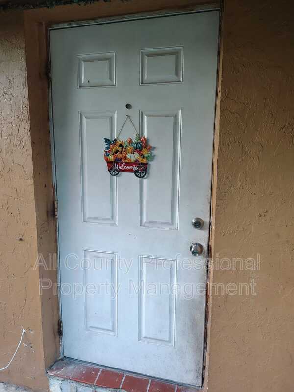 Building Photo - 2023 SW 29th Ave Unit 2