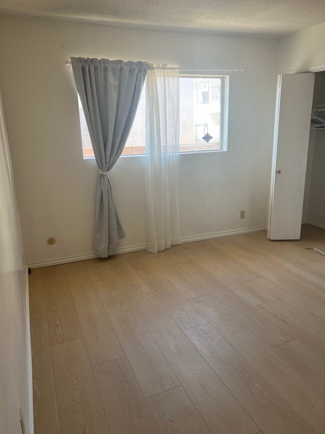 Photo - 1022 W 25th St Unidad #1