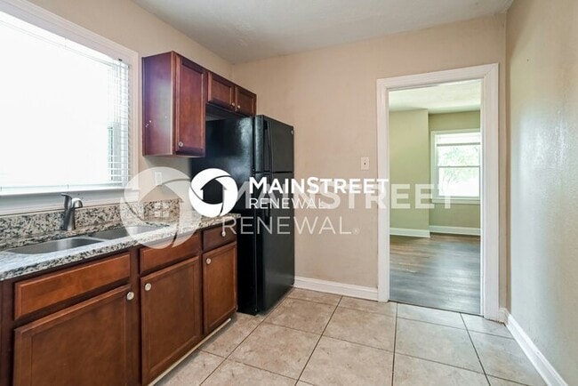 Photo - 3 Bedroom Pet-Friendly Home in Charlotte, NC with Main Street Renewal