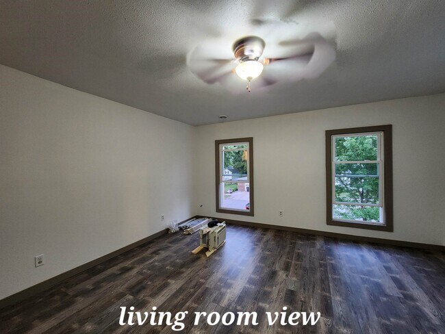 Photo - 424 College St