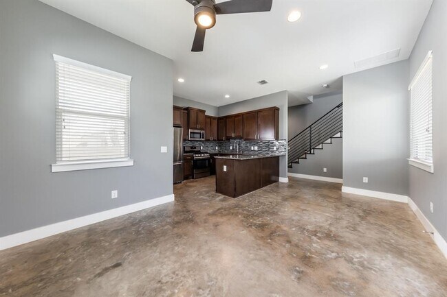 Photo - 7605 Providence Ave Unidad B