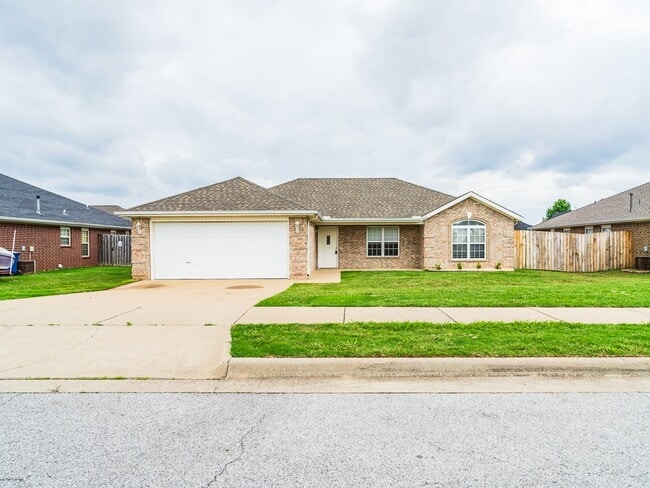 Building Photo - 2402 SW 19th St