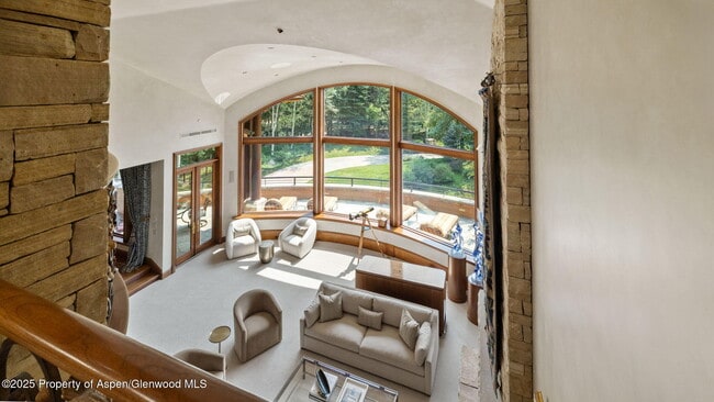 Photo - 715 Willoughby Way