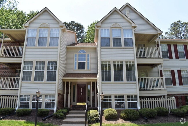 Building Photo - 2 BR, 2 BA Pemberton Oaks Condo Unit 608