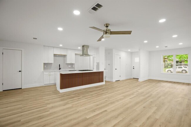 Photo - 9006 Lodge Ct