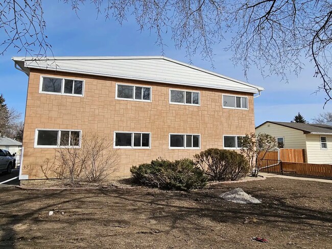 Building Photo - 431-436 6 Ave NW Unit 3