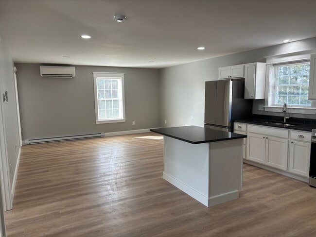 Photo - 1123 Main St Unidad 2