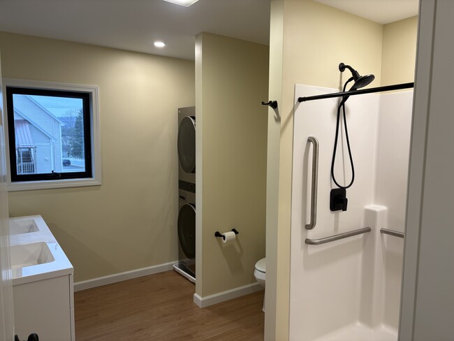 Baño - 1177 Main St Unidad 3