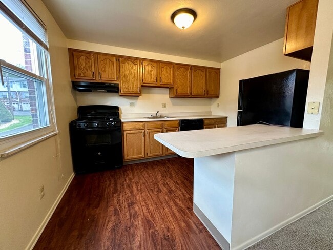Building Photo - Spacious 2BR Townhome in Plum - Central AC...