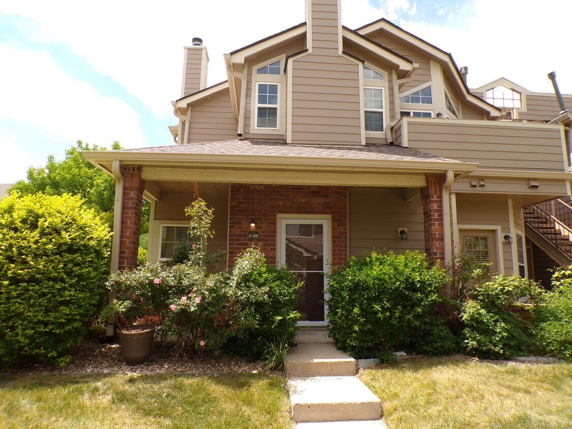 Charming 1 Bed, 1 Bath Main-Floor Condo in... - Charming 1 Bed, 1 Bath Main-Floor Condo in...