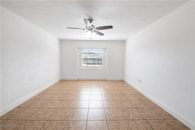Building Photo - 12630 Kenwood Ln Unit D