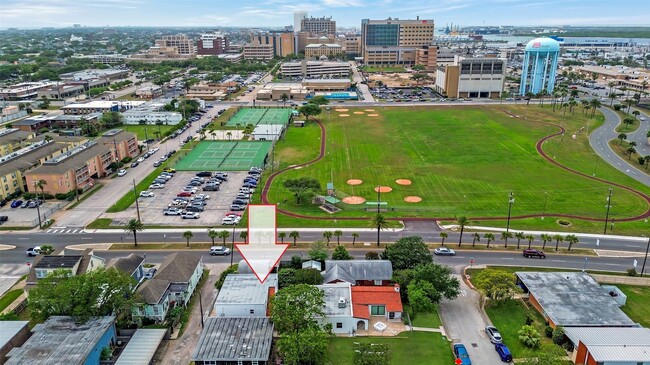 Building Photo - 123 The Strand