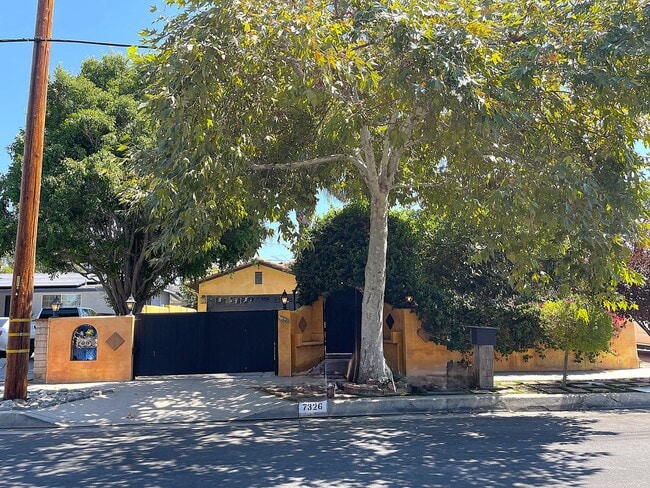 Building Photo - Custom 3-Bed, 2.5 -Bath Retreat with Luxur... Rental
