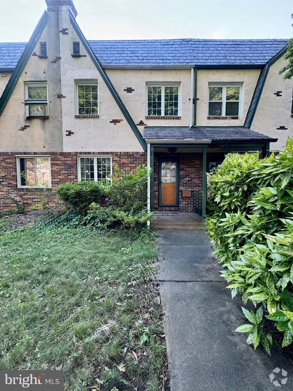 Building Photo - 3717 Elkader Rd Rental