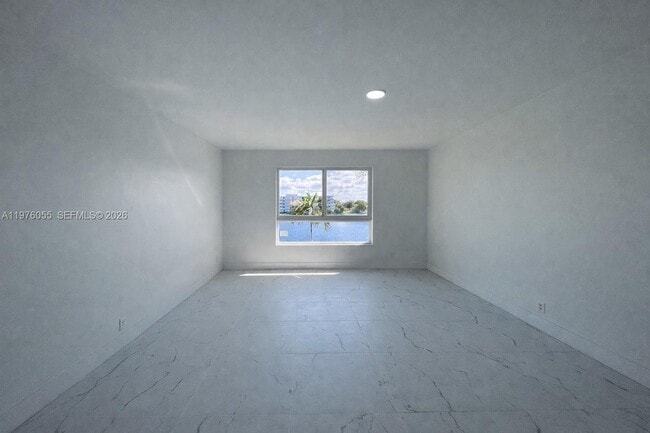 Building Photo - 19255 NE 2nd Ave Unit 2224