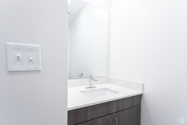 3 habitaciones, 2 baños - 110 m² - Baño principal - River Meadows Apartments