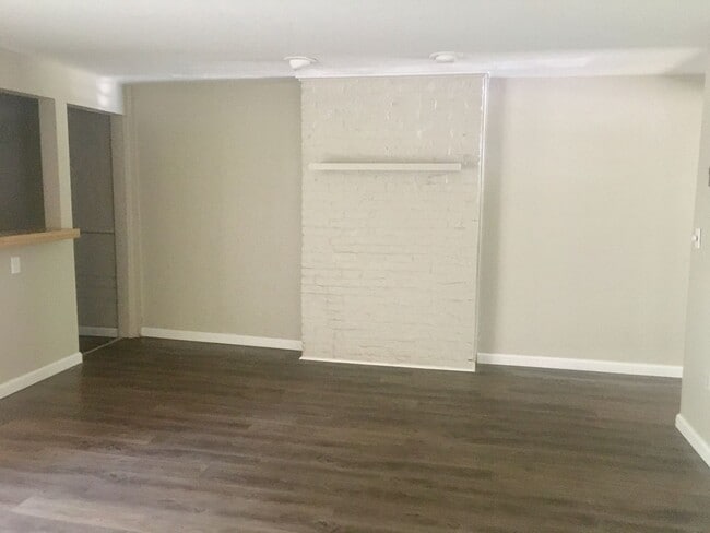 Photo - *** Beautiful & Updated Apartment in Mt. Washington * 1 Block to Grandview Ave * Pet Friendly * A... Unidad 1