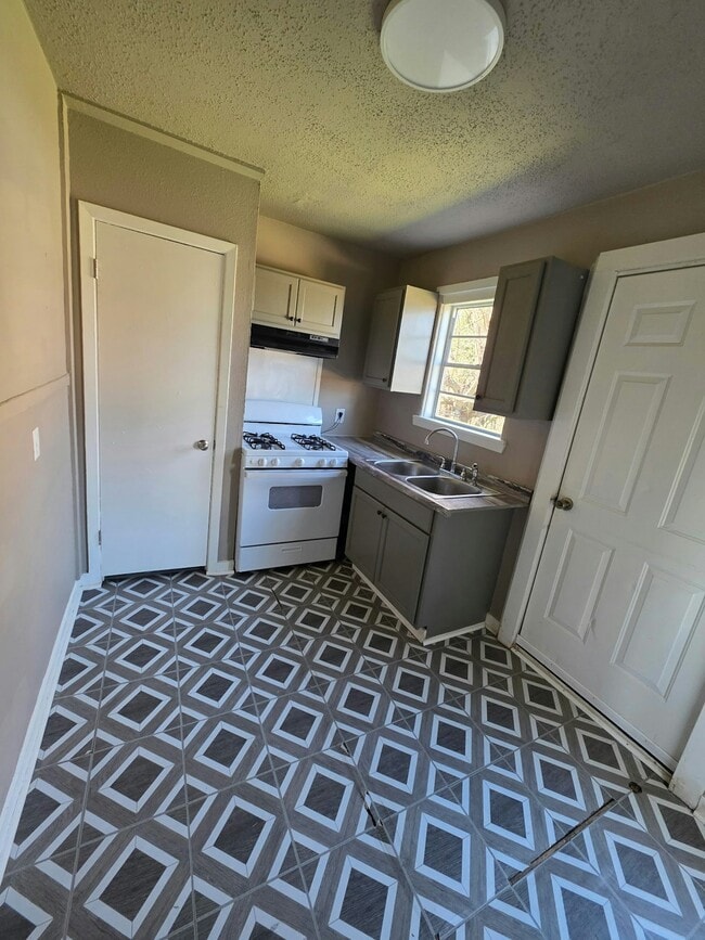 Photo - 1279 Estelle St