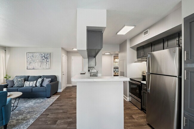Photo - Hampton Courts Apartments