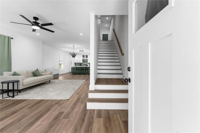 Photo - 598 Formwalt St SW