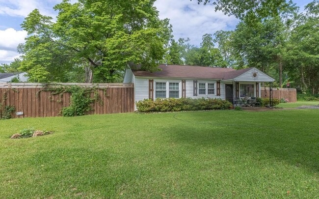 Photo - 104 Sharyn Ln