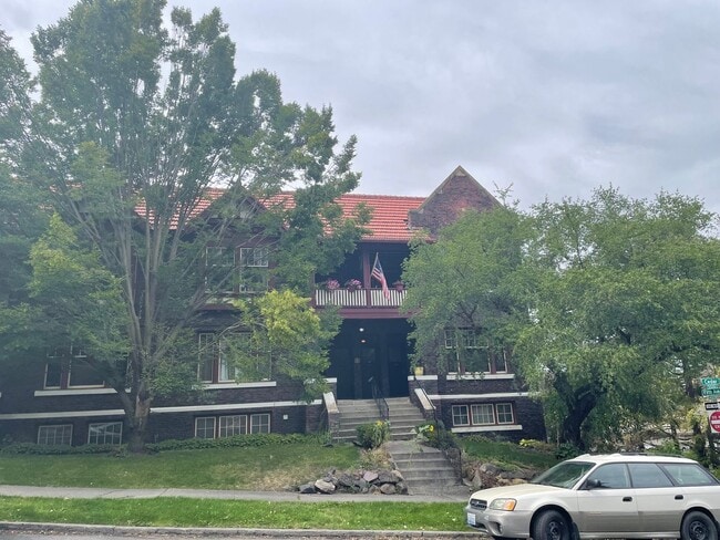 Building Photo - 508 S Cedar St Unit D