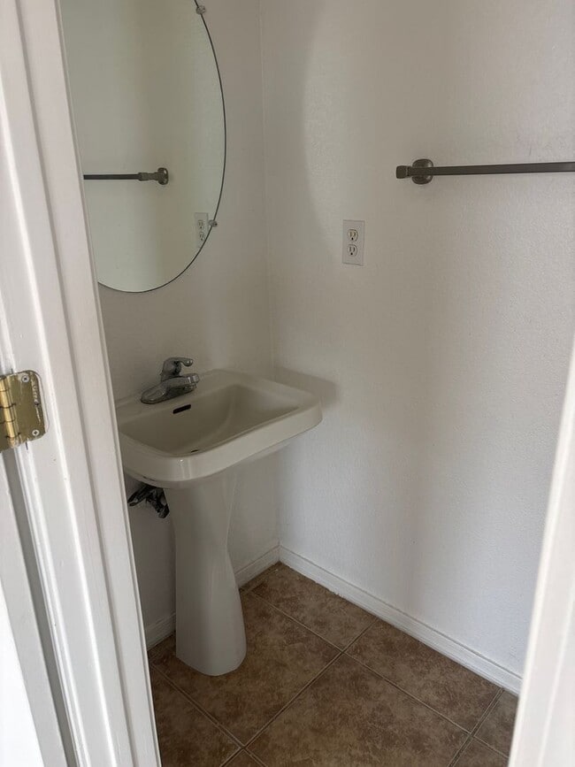 Photo - 4729 Chesapeake Pl NE
