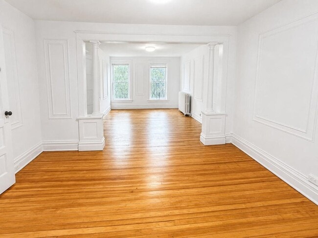 Building Photo - 707-709 Warren Street Unit 3