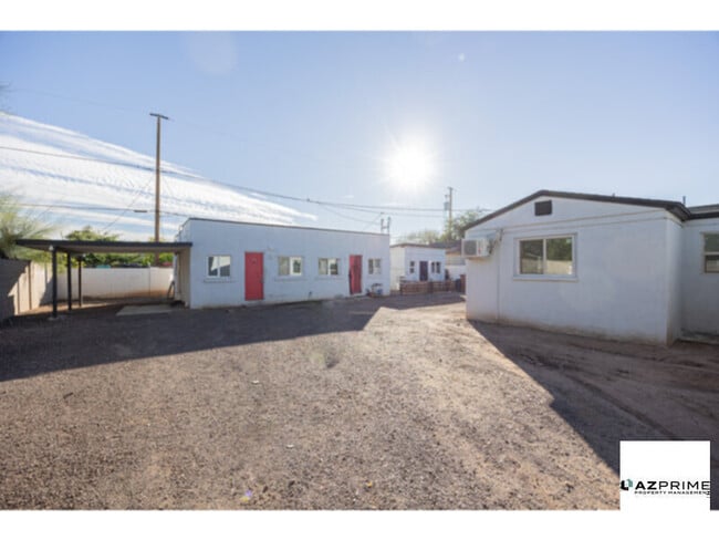 Building Photo - $1095 OFF FIRST MONTH'S RENT MOVE IN SPECIAL!