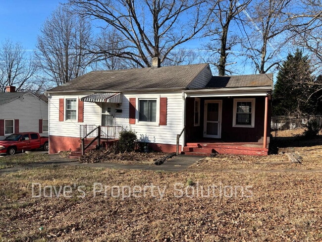 Building Photo - Recently Refreshed 3BR Home with Large Fenced Backyard