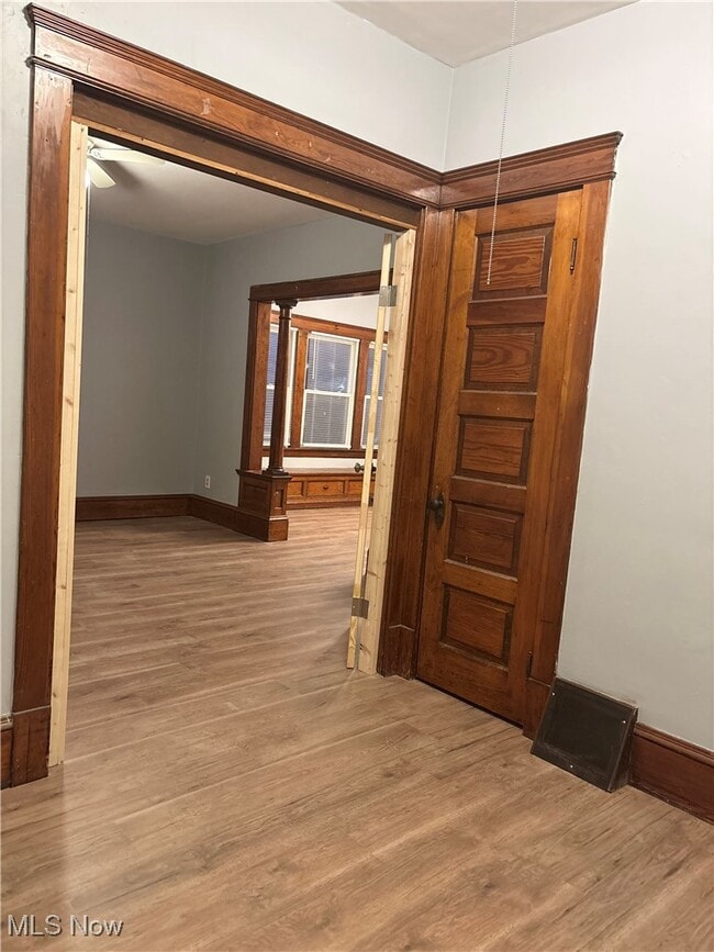 Photo - 7523 Osage Ave Unidad DOWN