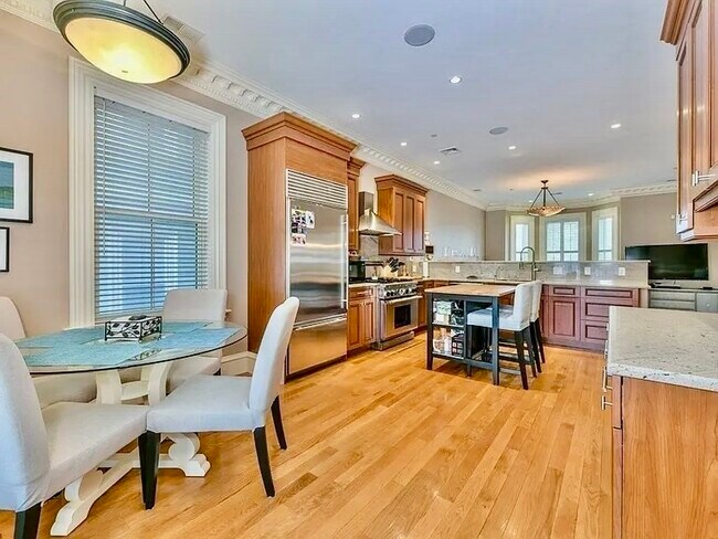 Photo - 61 M St Unit 1