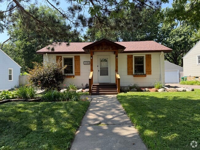 Building Photo - 3310 Zinran Ave S Rental