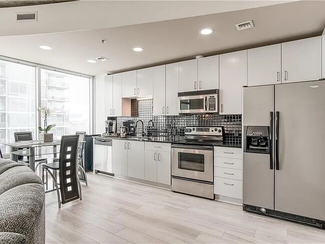 Photo - 943 Peachtree St NE Unidad 1604