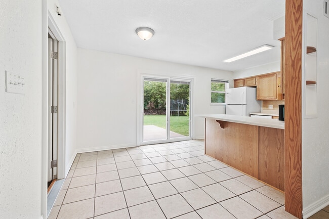 Photo - 850 W Kelley St