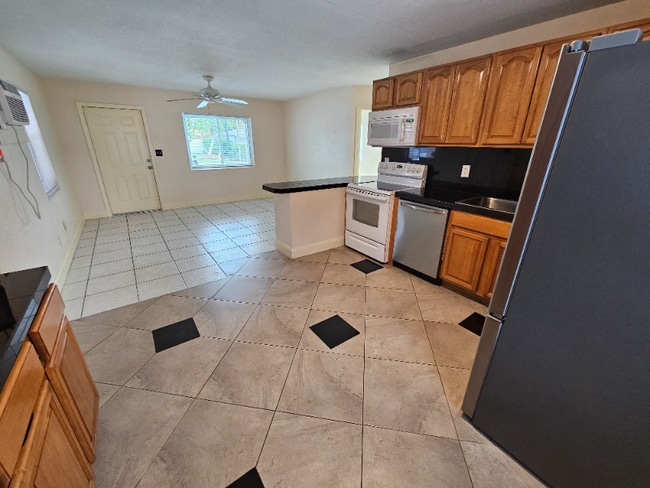 Photo - 220 NE 26th St