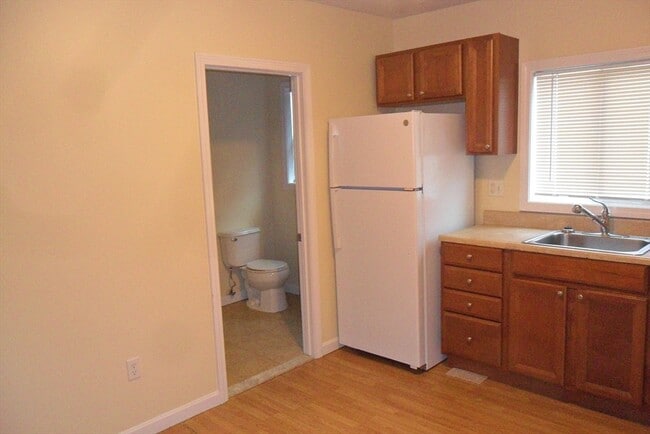 Photo - 848 Waverly St Unit 4